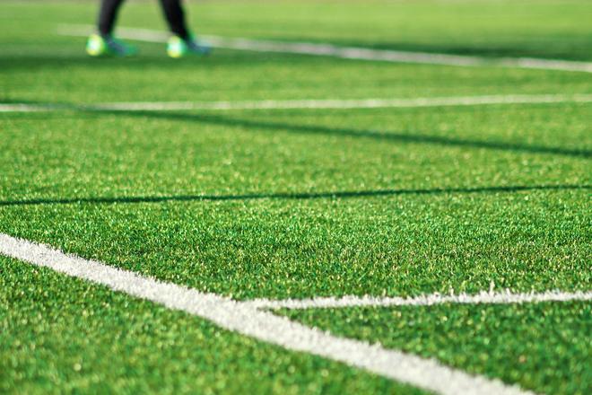 定制化人造草坪满足欧洲杯体育平台不同场地的独特要求